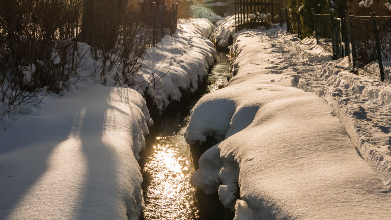 Der Gartenbach im Winter