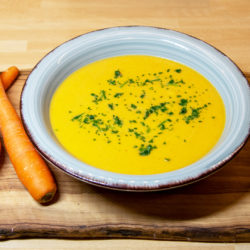 Karottensuppe mit Ingwer und Kokosmilch