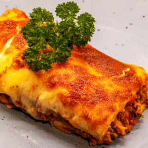 Hackfleisch Tortilla mit Käse überbacken